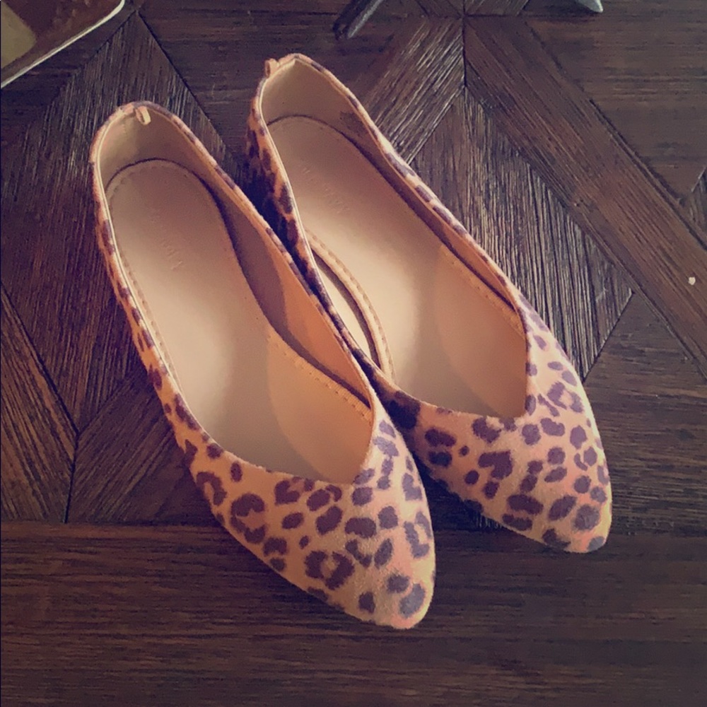 NWOT Old Navy Leopard Flats